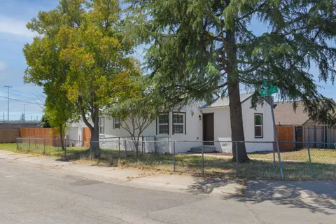 a view of a house with a tree tree