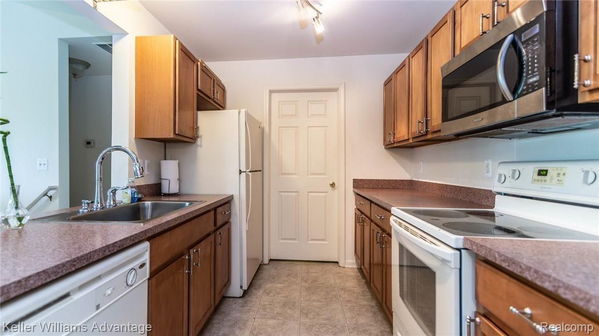 11790 Farmington Road Livonia, MI 48150 - Photo 10 of 32 9_4.jpg