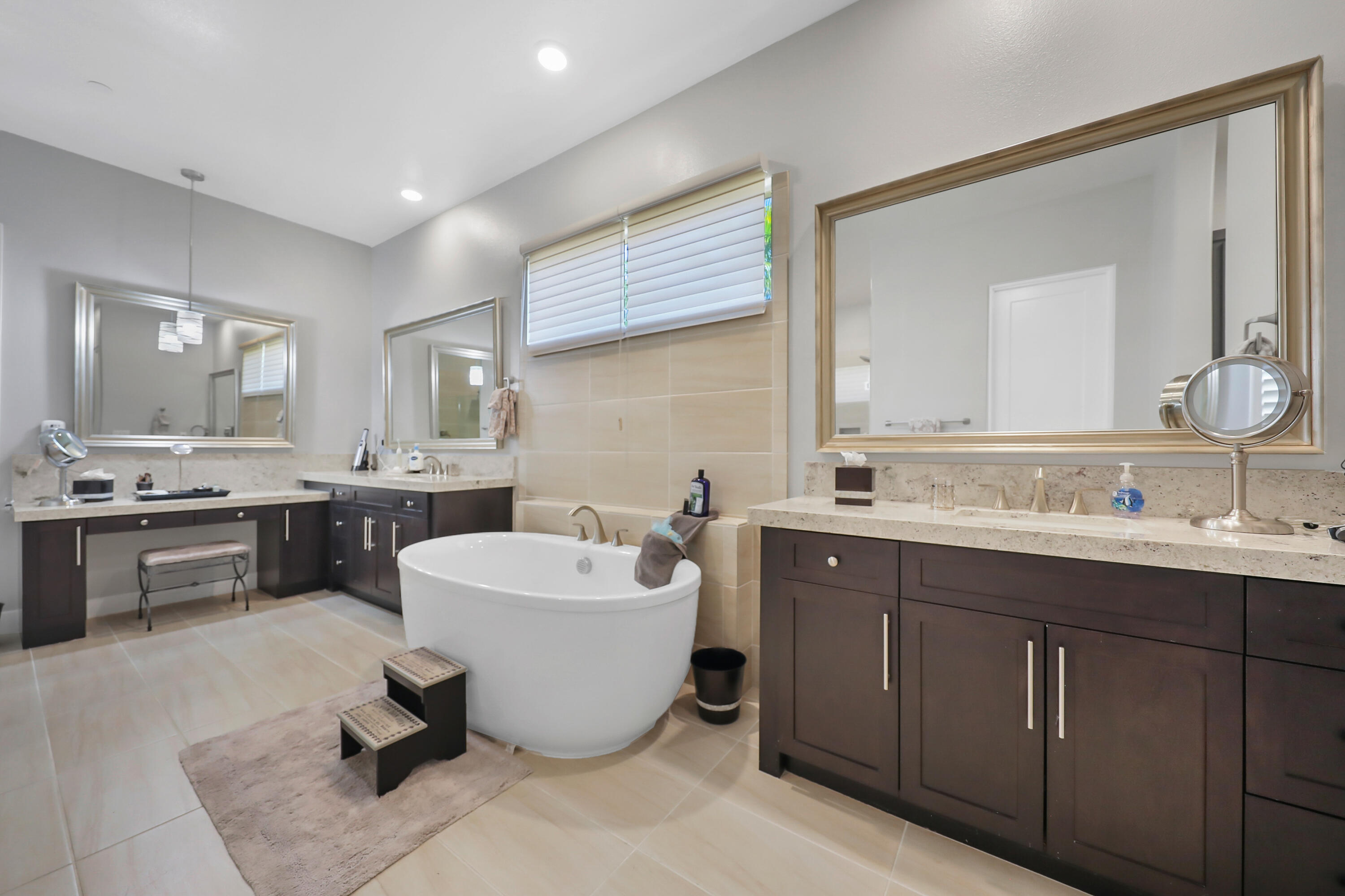 81-675 Thunder Gulch Way La Quinta, CA 92253 - Photo 24 of 61 a spacious bathroom with a double vanity sink mirror and bathtub