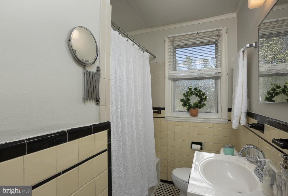 5563 Ashbourne Road Halethorpe, MD 21227 - Photo 8 of 22 Bathroom Unit 1