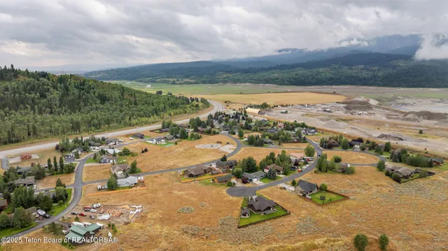 $589,000 | 619 Snake River Drive, Alpine, WY 83128