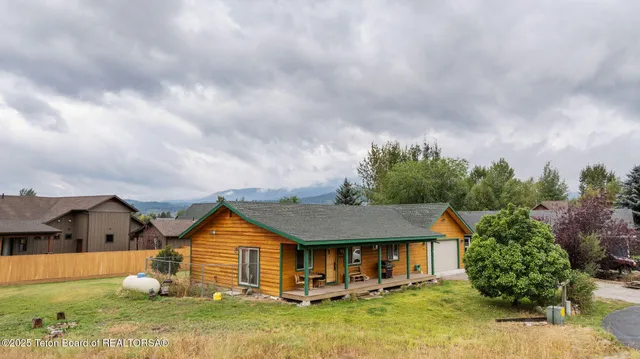 $589,000 | 619 Snake River Drive, Alpine, WY 83128