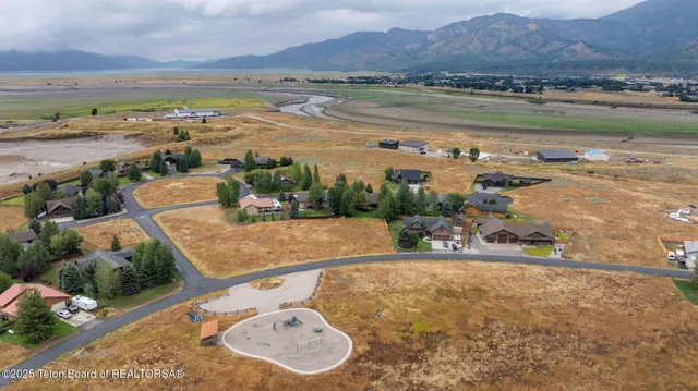 $589,000 | 619 Snake River Drive, Alpine, WY 83128