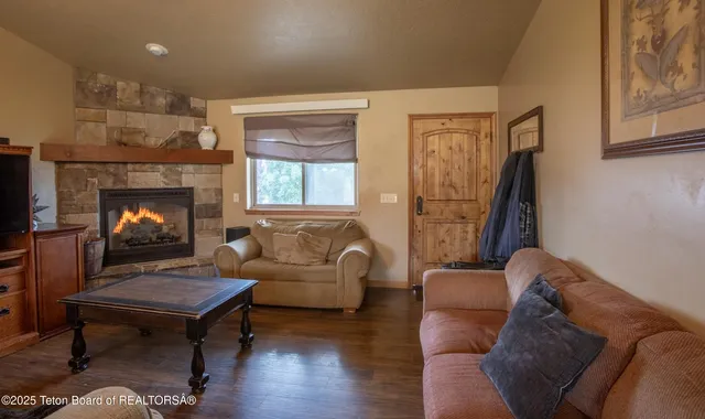 $589,000 | 619 Snake River Drive, Alpine, WY 83128