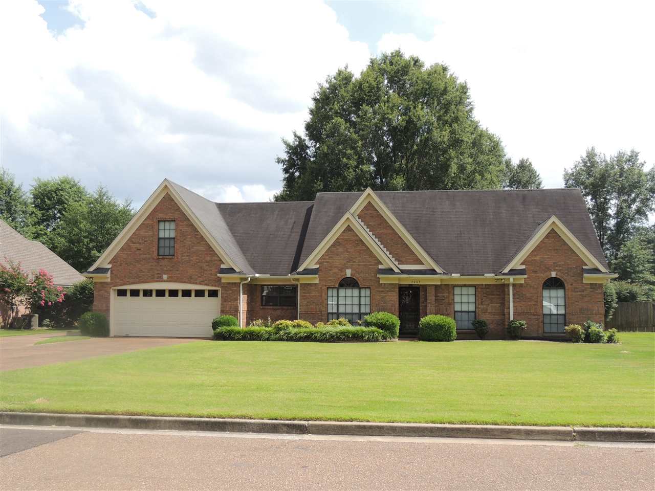 7009 Deerfield Road Bartlett, TN 38135 - Photo 1 of 25 Gallery Image 1