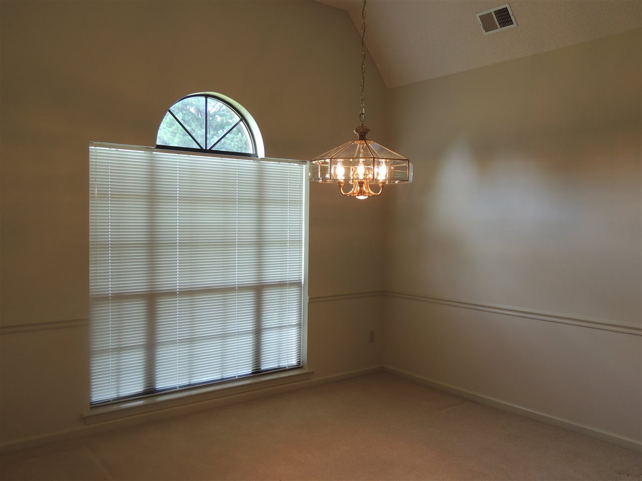 7009 Deerfield Road Bartlett, TN 38135 - Photo 4 of 25 Dining Room has large window w/transom