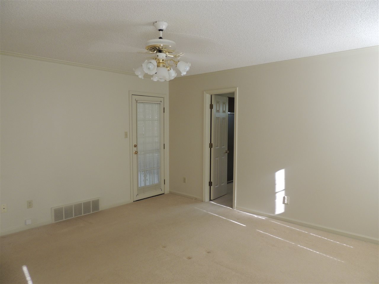 7009 Deerfield Road Bartlett, TN 38135 - Photo 8 of 25 Gallery Image 8