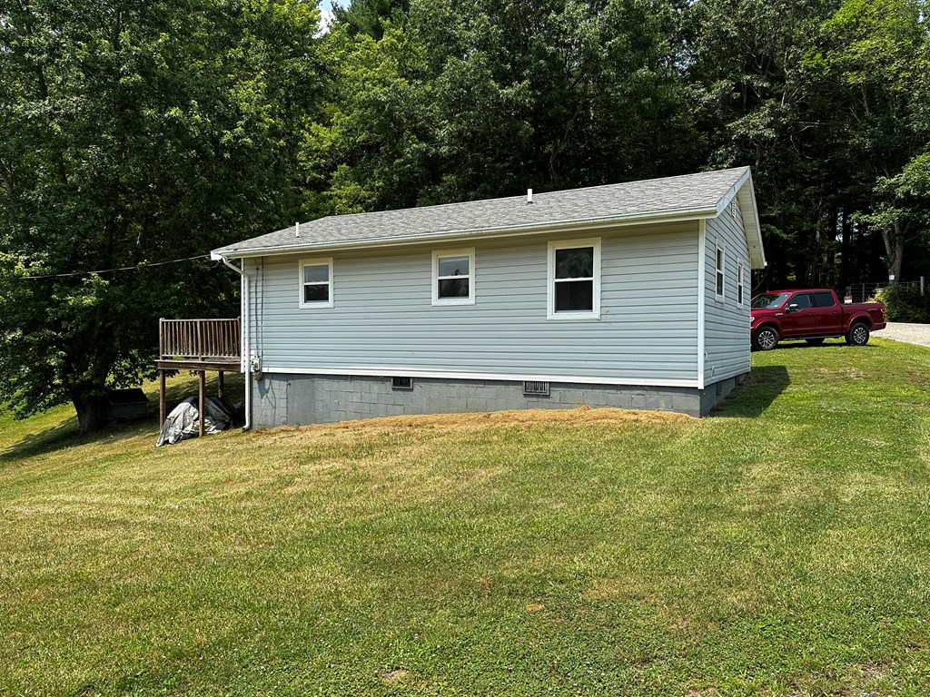 3184 Windsong Road Hiwassee, VA 24347 - Photo 3 of 11 Gallery Image 3
