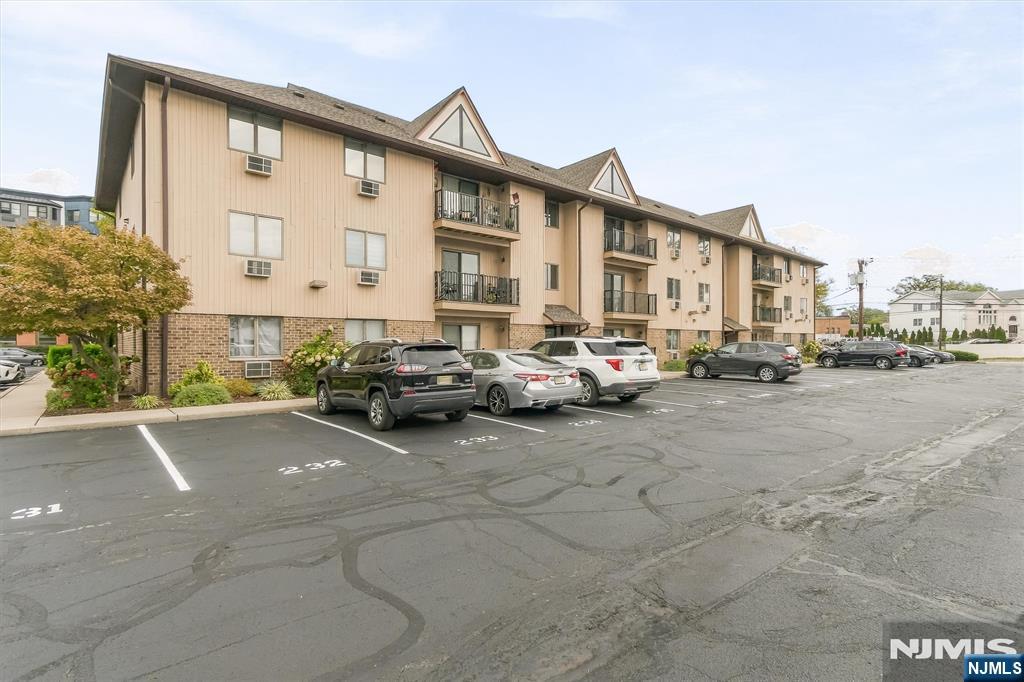651 Riverside, Unit B15 Lyndhurst, NJ 07071 - Photo 2 of 41 Gallery Image 2