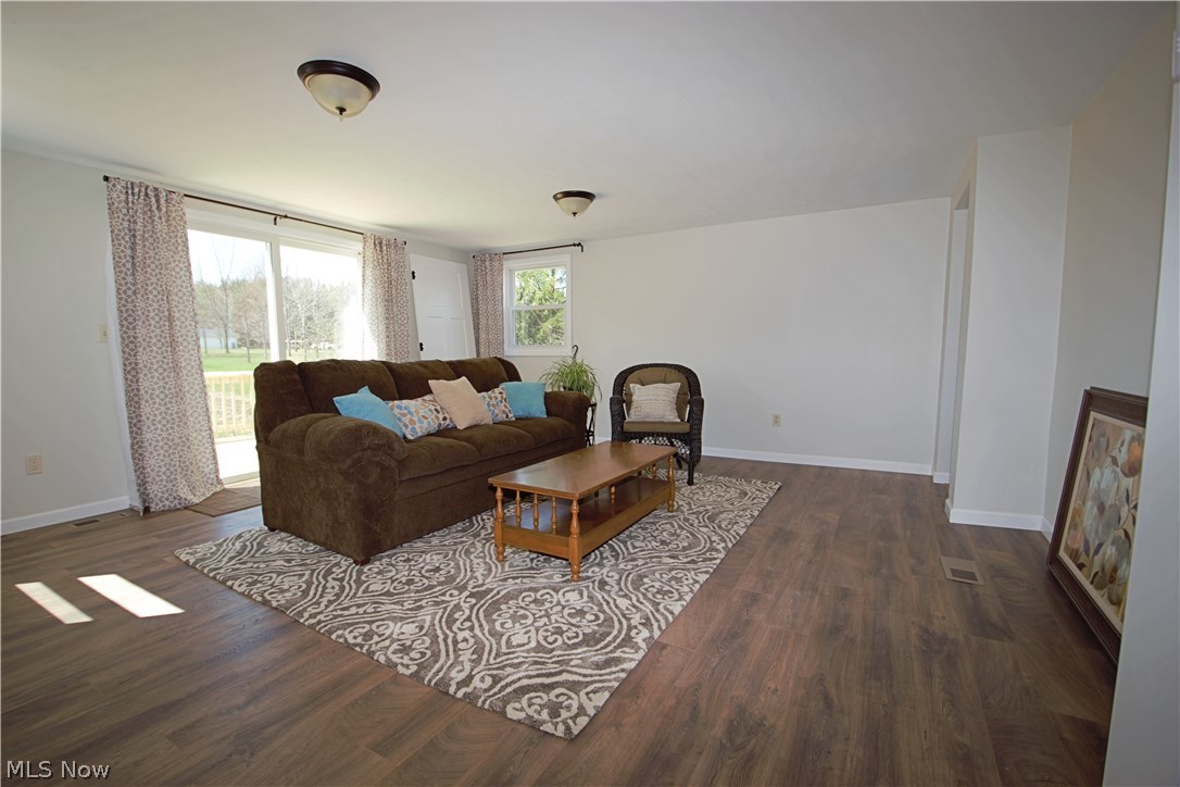 7670 Dewey Road Thompson, OH 44086 - Photo 3 of 34 Large living room with walkout patio door leading to a back deck.
