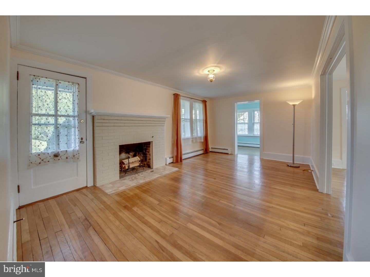 803 Washington Crossing Road Newtown, PA 18940 - Photo 10 of 25 Living Room