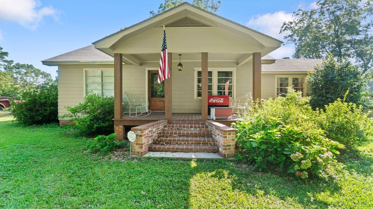 693 Joe Perrett Road Laurel, MS 39443 - Photo 1 of 1 Front exterior