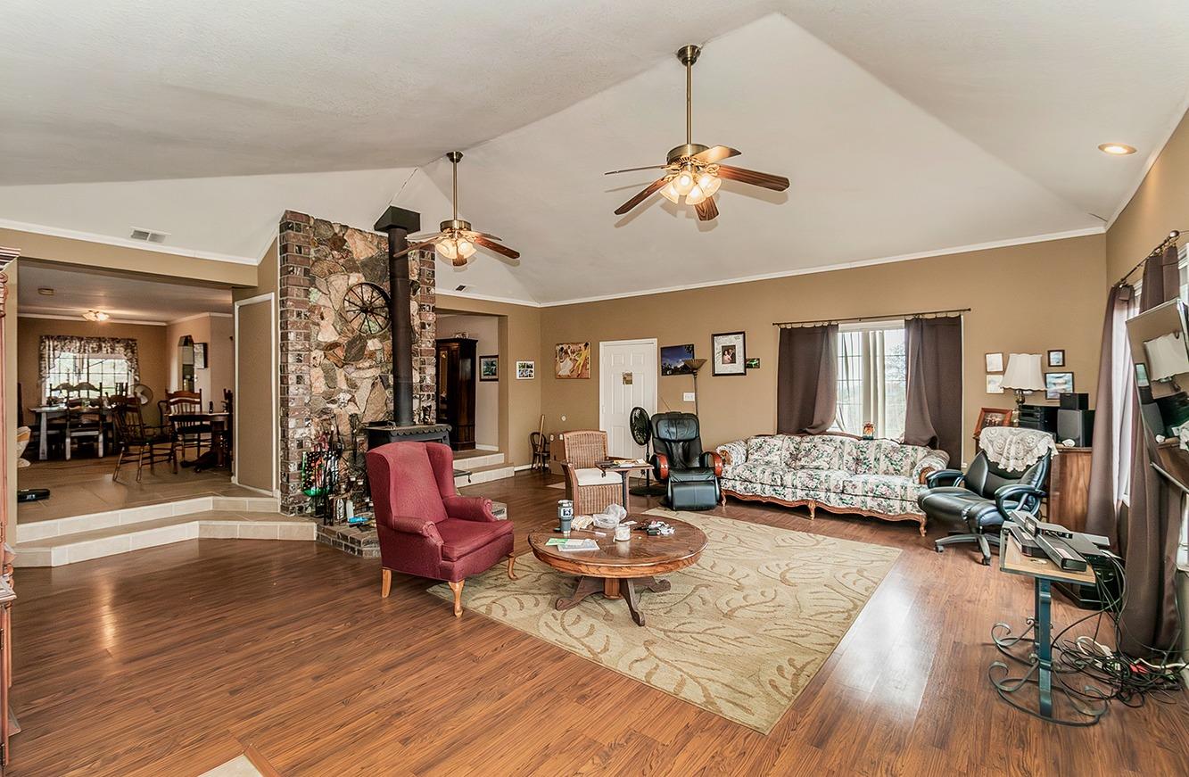 40696 Oakwood Road Madera, CA 93636 - Photo 9 of 61 Gallery Image 9