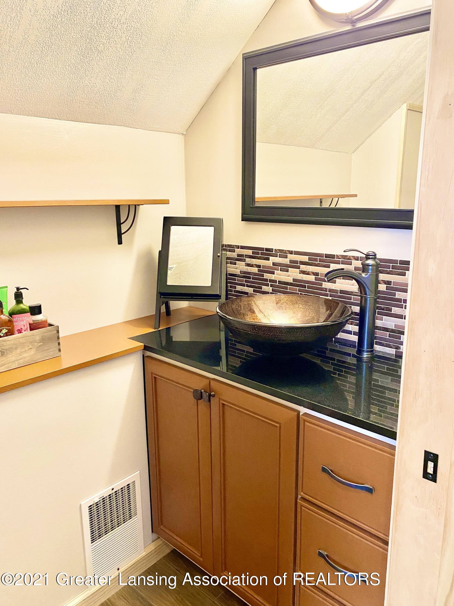 611 Riley Street Lansing, MI 48910 - Photo 23 of 41 Half Bath