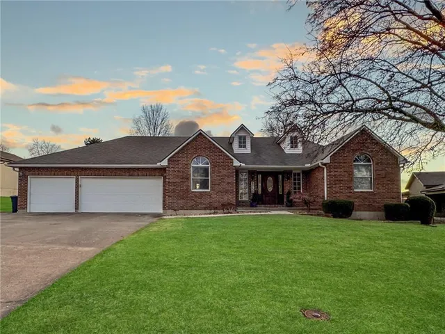 $379,000 | 875 Willow Tree Court, Higginsville, MO 64037