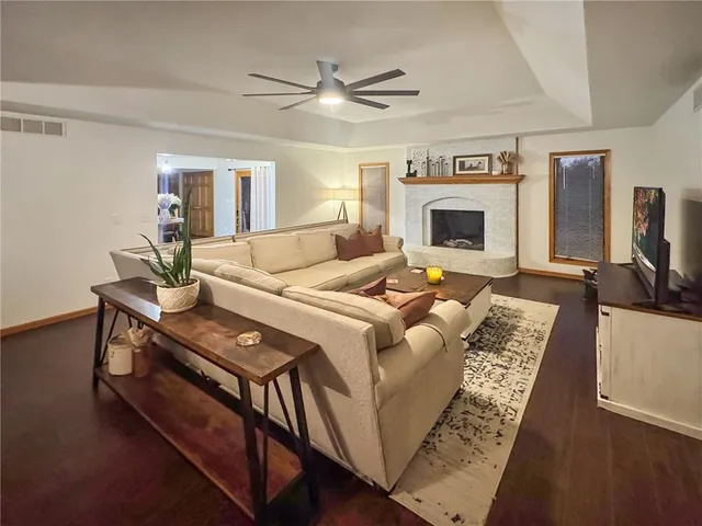 $379,000 | 875 Willow Tree Court, Higginsville, MO 64037