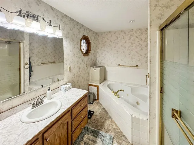 $379,000 | 875 Willow Tree Court, Higginsville, MO 64037