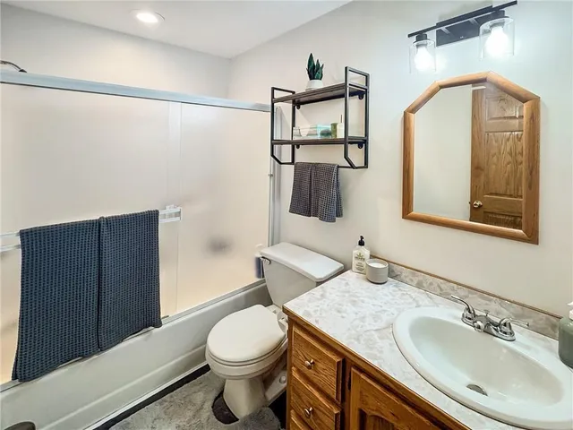 $379,000 | 875 Willow Tree Court, Higginsville, MO 64037