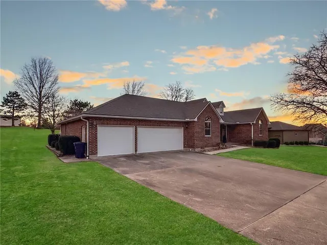 $379,000 | 875 Willow Tree Court, Higginsville, MO 64037
