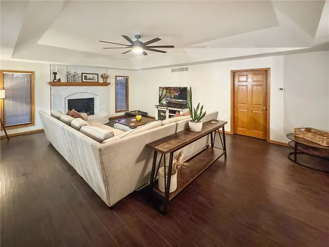 $379,000 | 875 Willow Tree Court, Higginsville, MO 64037