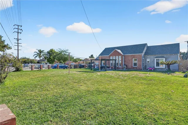a view of a house with a big yard