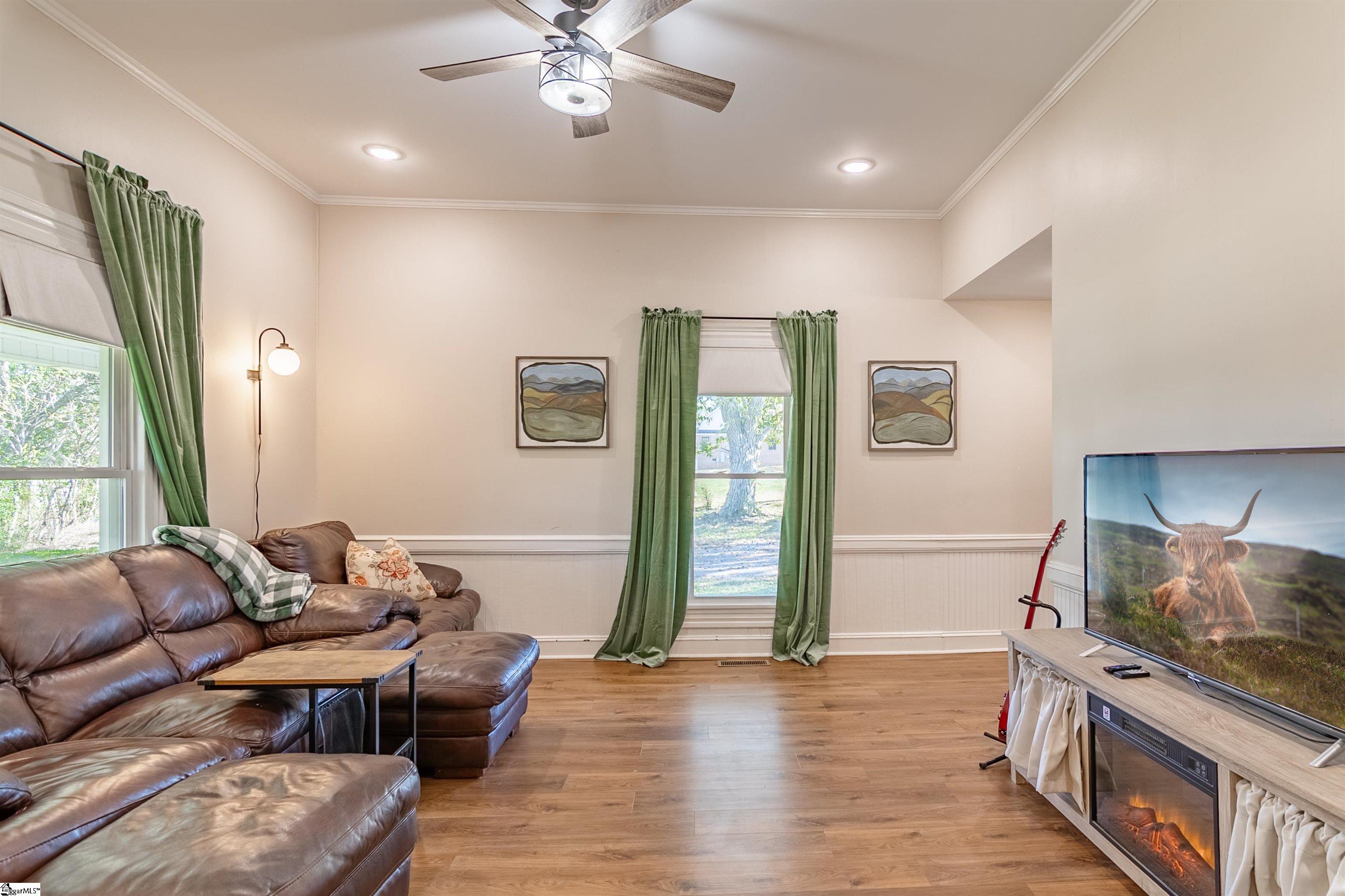 6025 Mountain View Road Taylors, SC 29687 - Photo 16 of 43