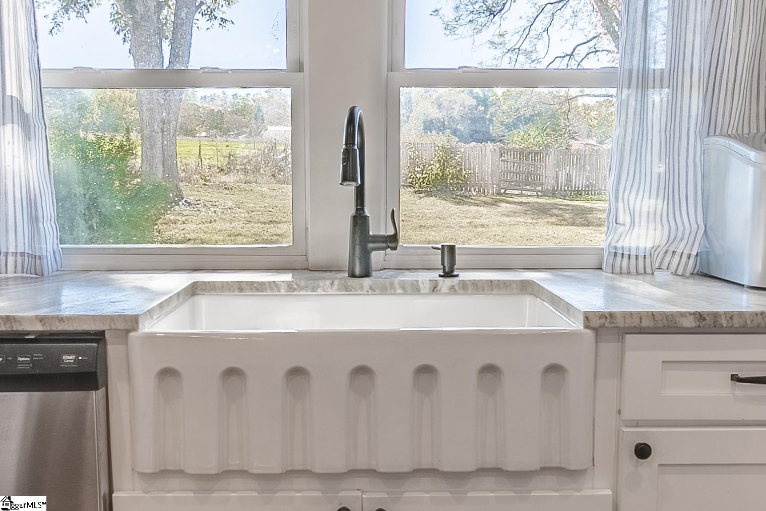 6025 Mountain View Road Taylors, SC 29687 - Photo 26 of 43