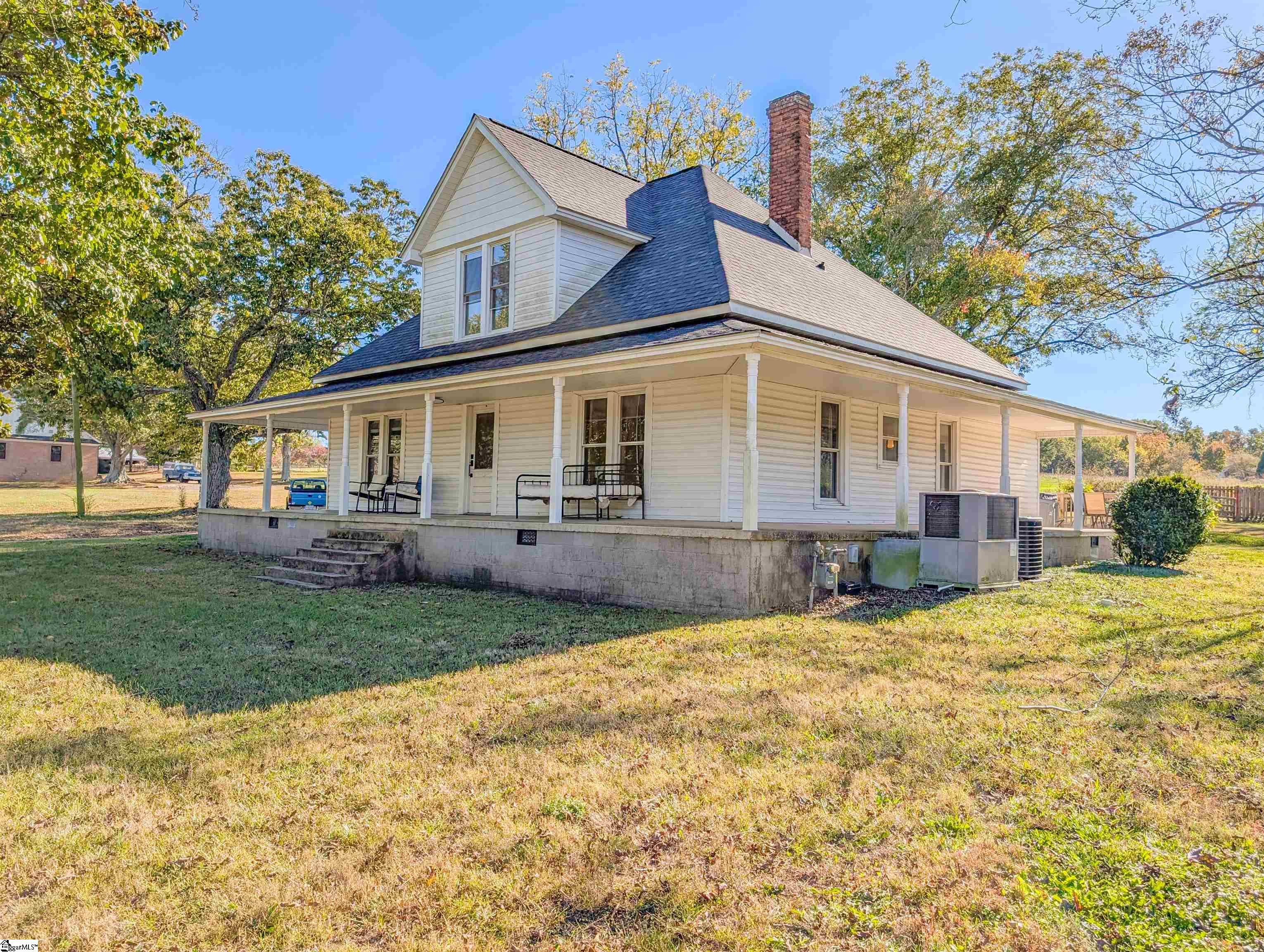 6025 Mountain View Road Taylors, SC 29687 - Photo 4 of 43