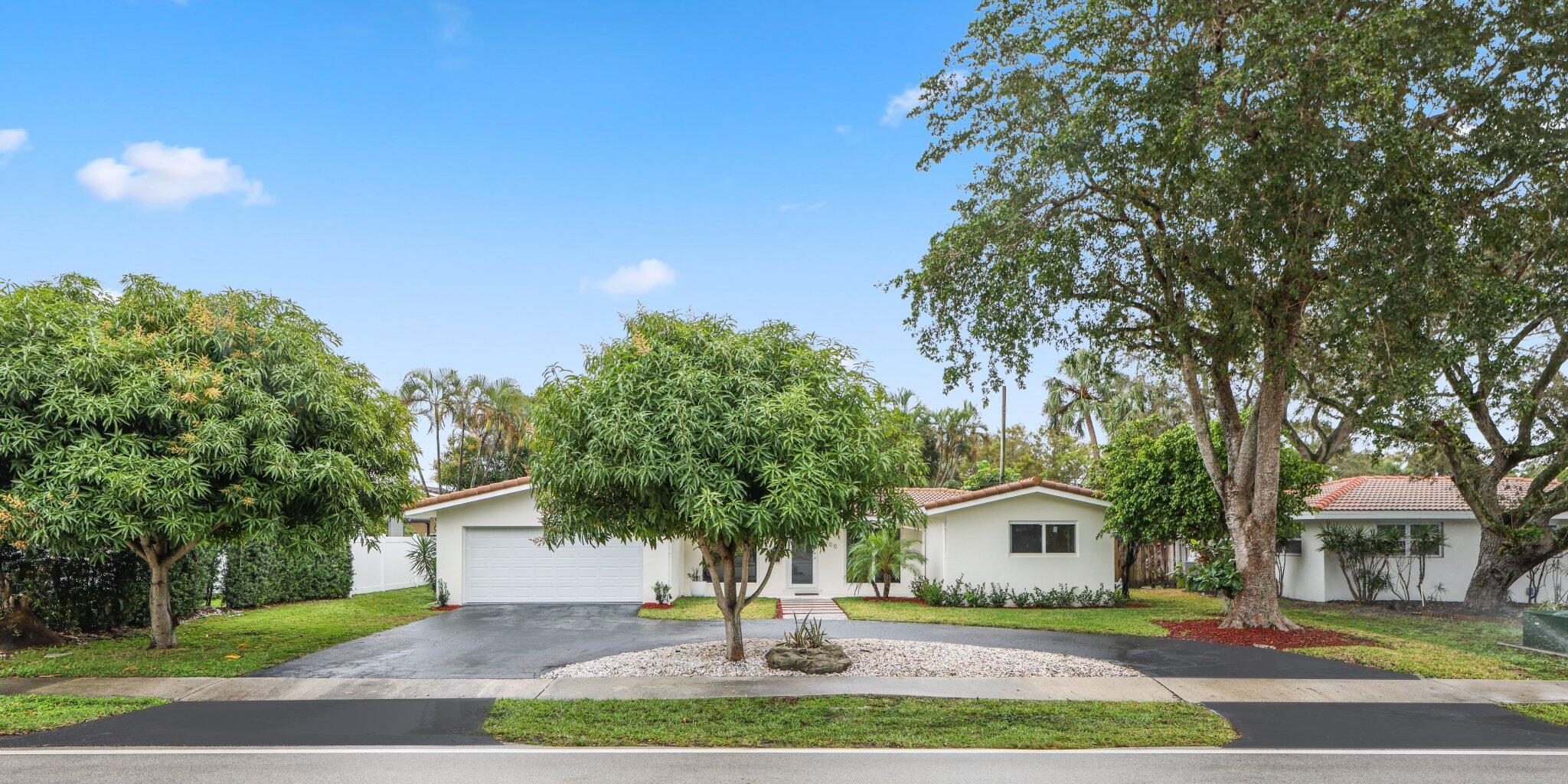 700 West Camino Real Boca Raton, FL 33486 - Photo 4 of 43 FRONT