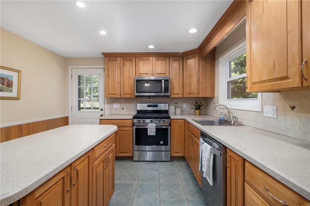 1905 Division Road East Greenwich, RI 02818 - Photo 13 of 44 Gallery Image 13