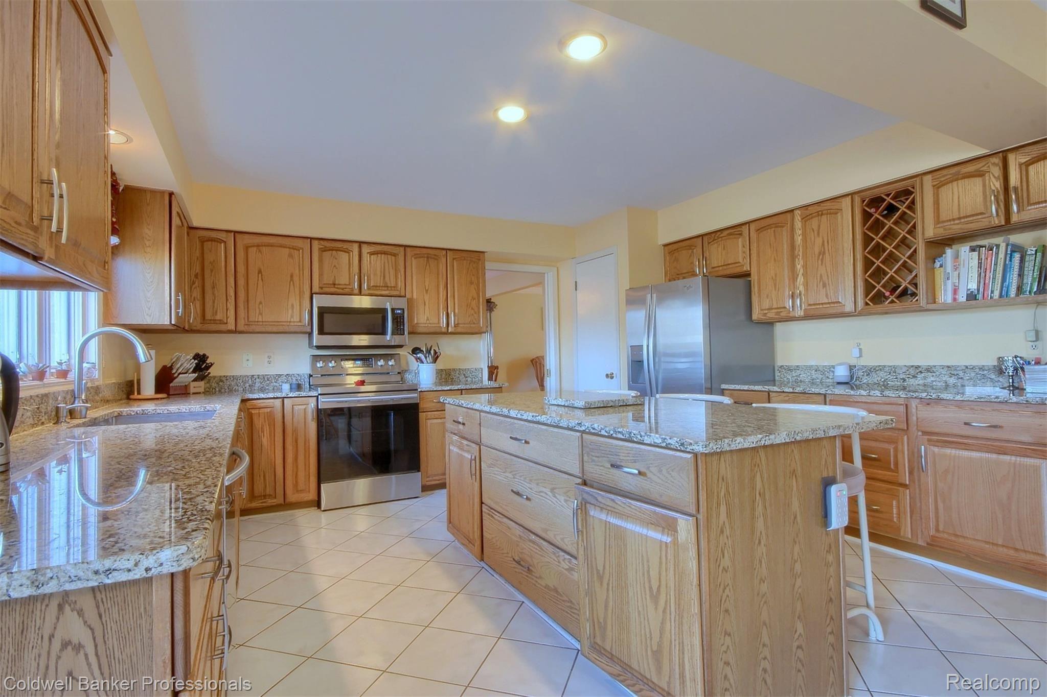23285 Meridian Road Grosse Ile, MI 48138 - Photo 14 of 53 15-Kitchen 3rd View.jpg