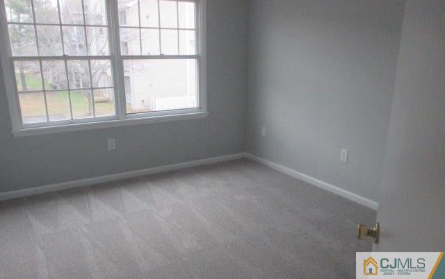 824 Edpas Road, Unit 824 New Brunswick, NJ 08901 - Photo 8 of 11 an empty room with a window
