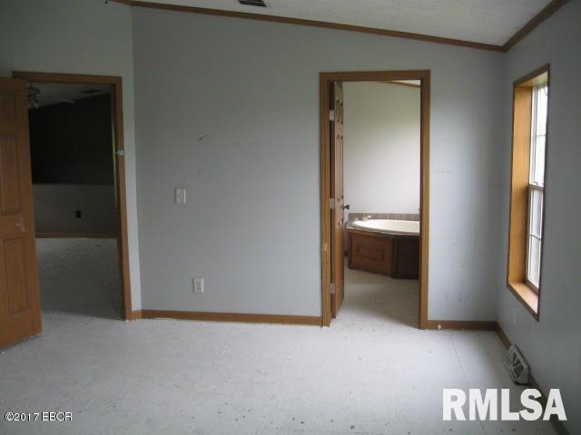 16548 East Liberty Road Mount Vernon, IL 62864 - Photo 8 of 24 Gallery Image 8