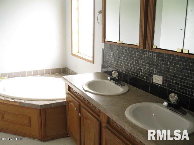 16548 East Liberty Road Mount Vernon, IL 62864 - Photo 9 of 24 Gallery Image 9