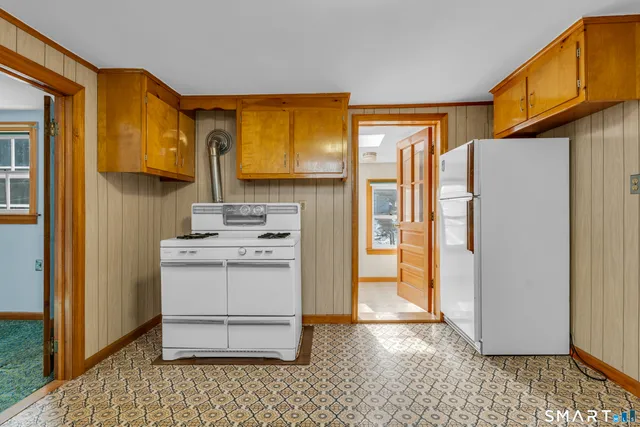 $295,000 | 25 Rose Hill Road, Branford, CT 06405