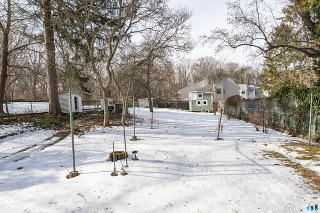 $295,000 | 25 Rose Hill Road, Branford, CT 06405