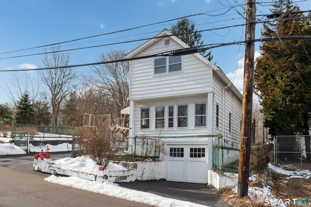 $295,000 | 25 Rose Hill Road, Branford, CT 06405