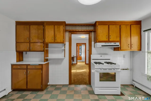 $295,000 | 25 Rose Hill Road, Branford, CT 06405