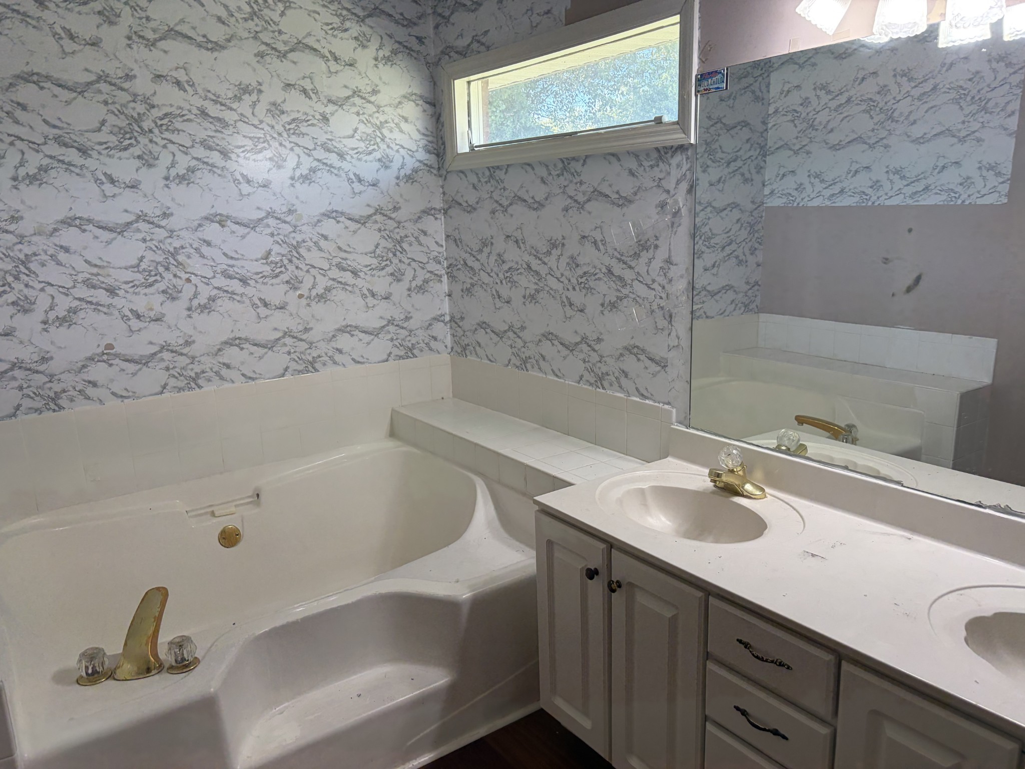 131 Savannah Ridge Murfreesboro, TN 37127 - Photo 8 of 9 a bathroom with a sink and a bathtub