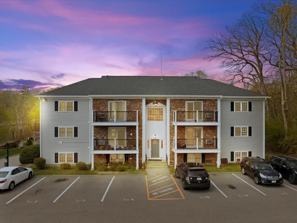 $2,400 | 1 Chapel Hill Drive, Unit 10, Plymouth, MA 02360