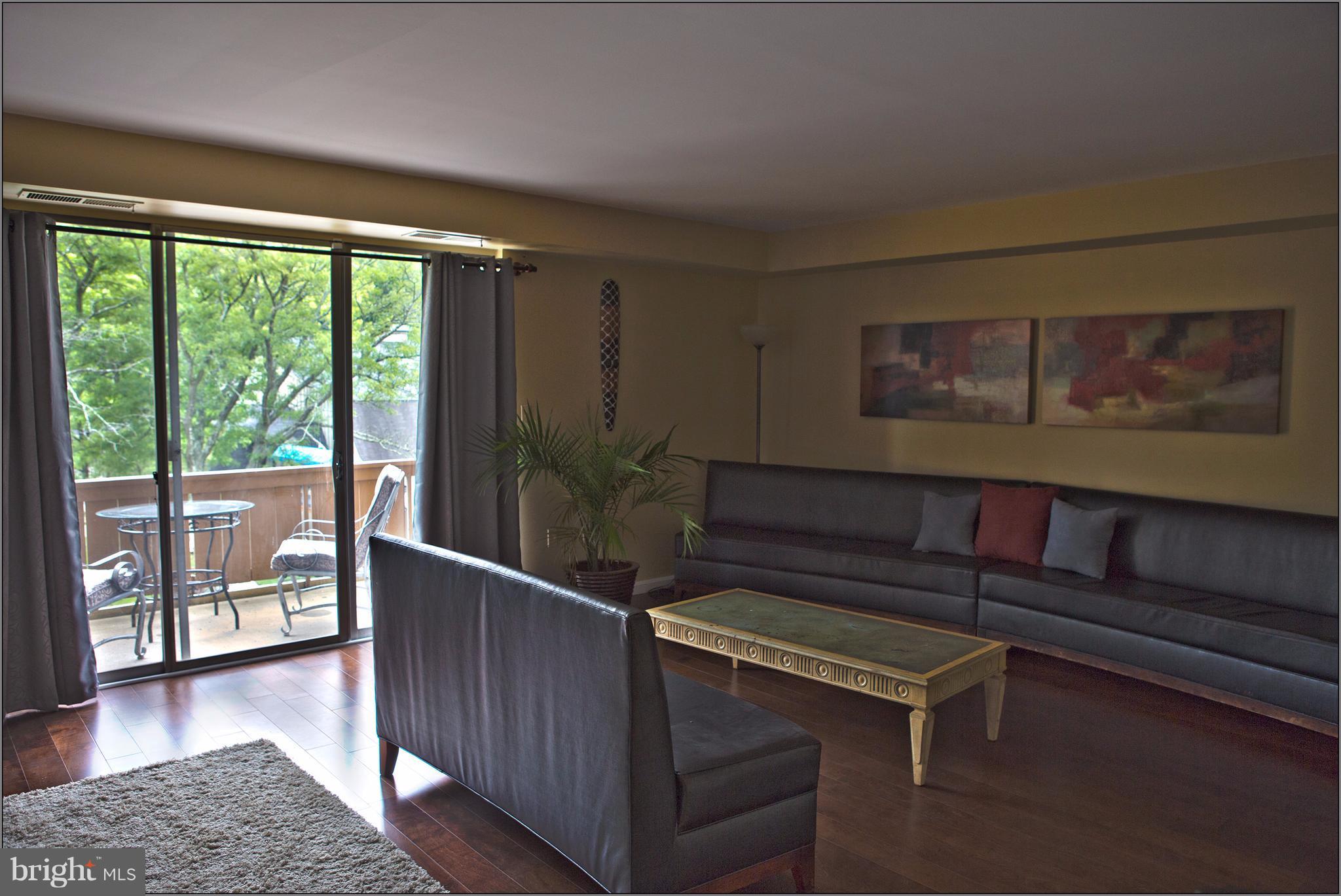 21 Hamill Road, Unit 21F Baltimore, MD 21210 - Photo 3 of 28 a living room with furniture and a gate