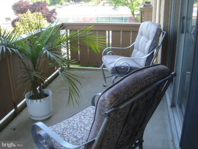 21 Hamill Road, Unit 21F Baltimore, MD 21210 - Photo 4 of 28 a view of balcony with furniture