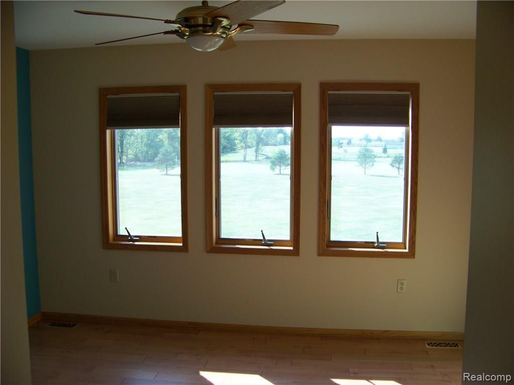 9967 Chinavare Road Newport, MI 48166 - Photo 35 of 45 100_2469.JPG