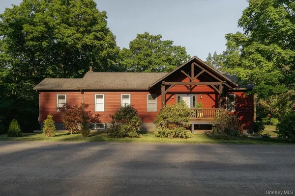 $825,000 | 82 Near Road, Red Hook, NY 12571