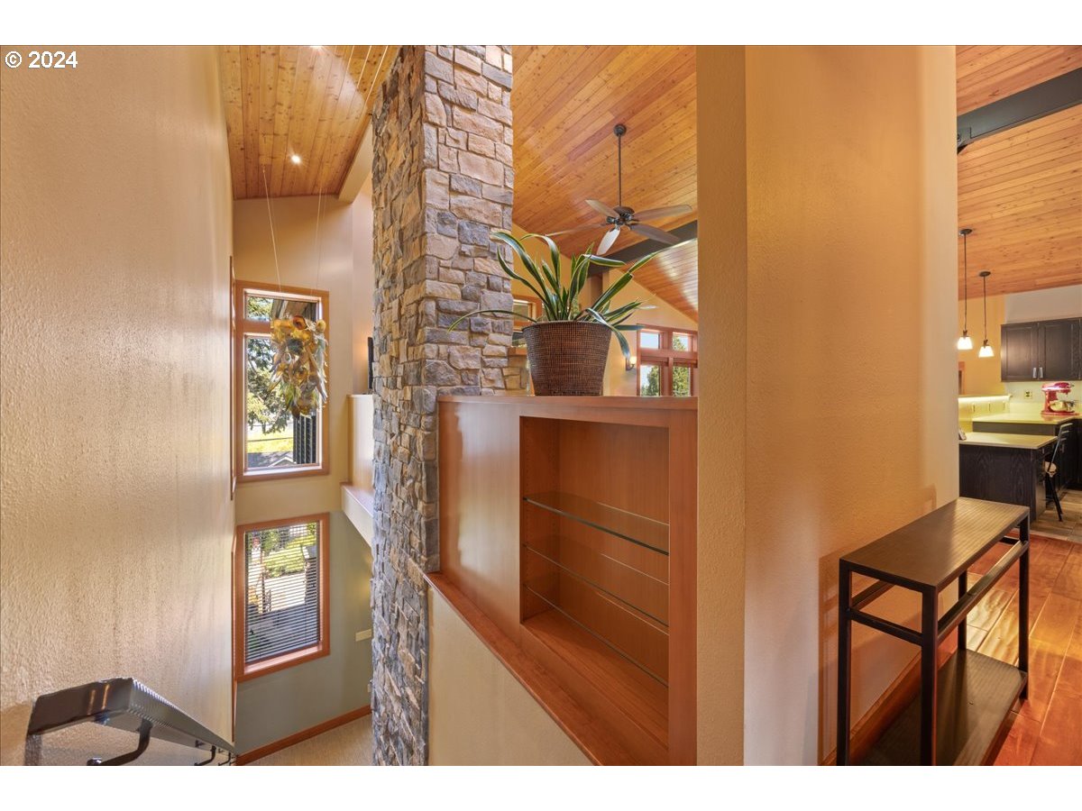 535 Middlecrest Road Lake Oswego, OR 97034 - Photo 26 of 46 Gallery Image 26