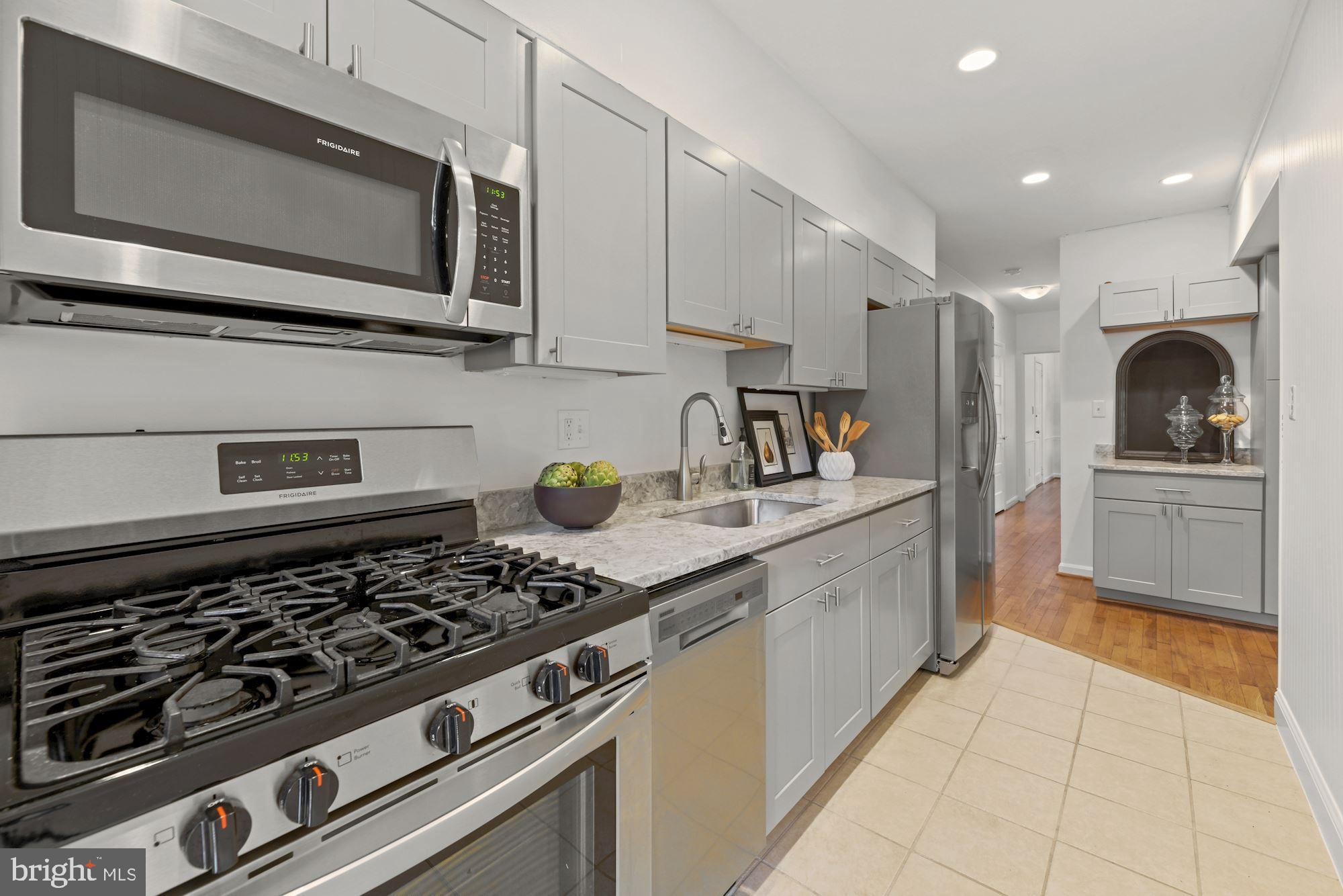 9 Russell Road, Unit A Alexandria, VA 22301 - Photo 12 of 23