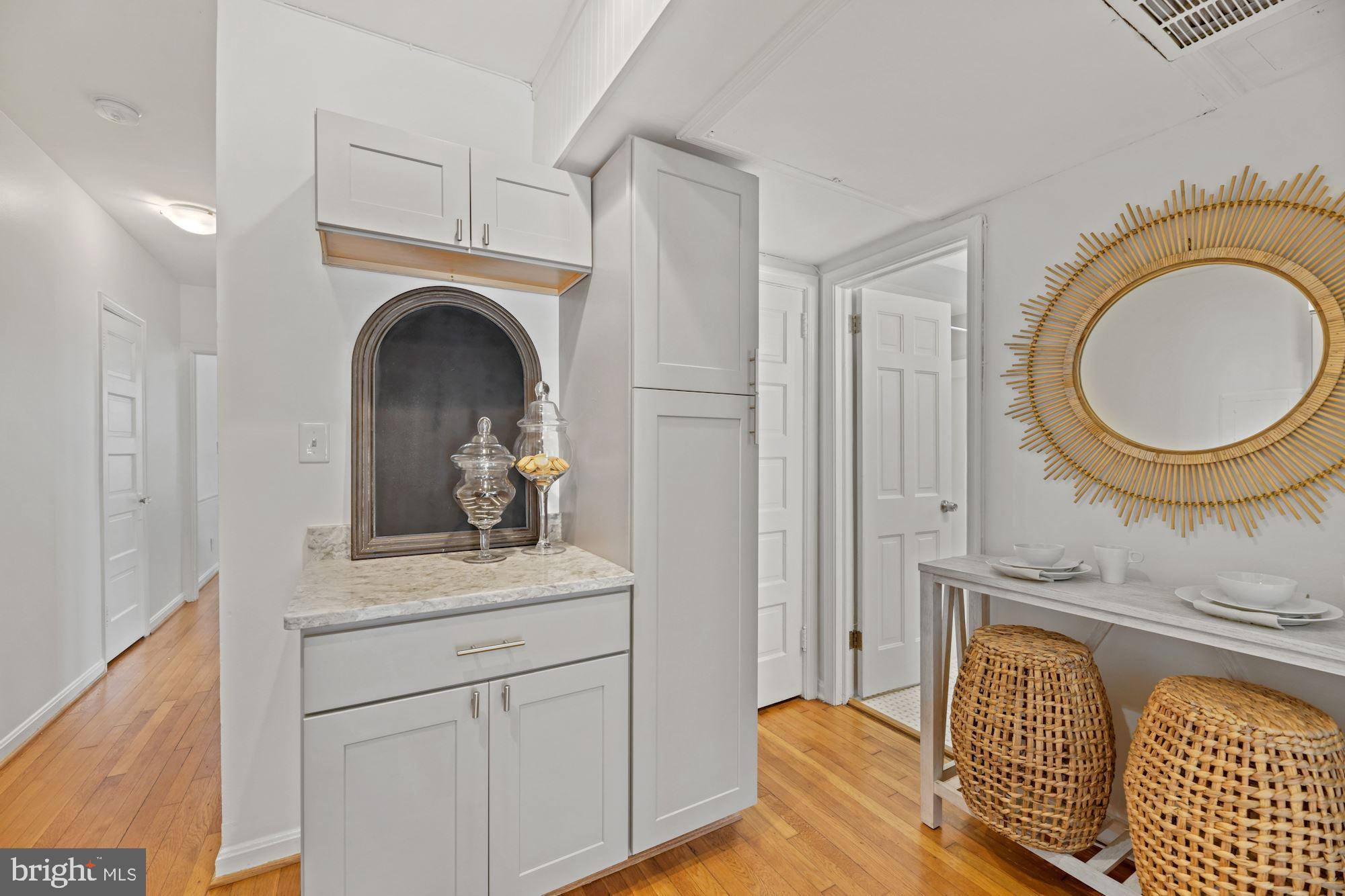 9 Russell Road, Unit A Alexandria, VA 22301 - Photo 9 of 23 Bar area with optional dining and extra storage