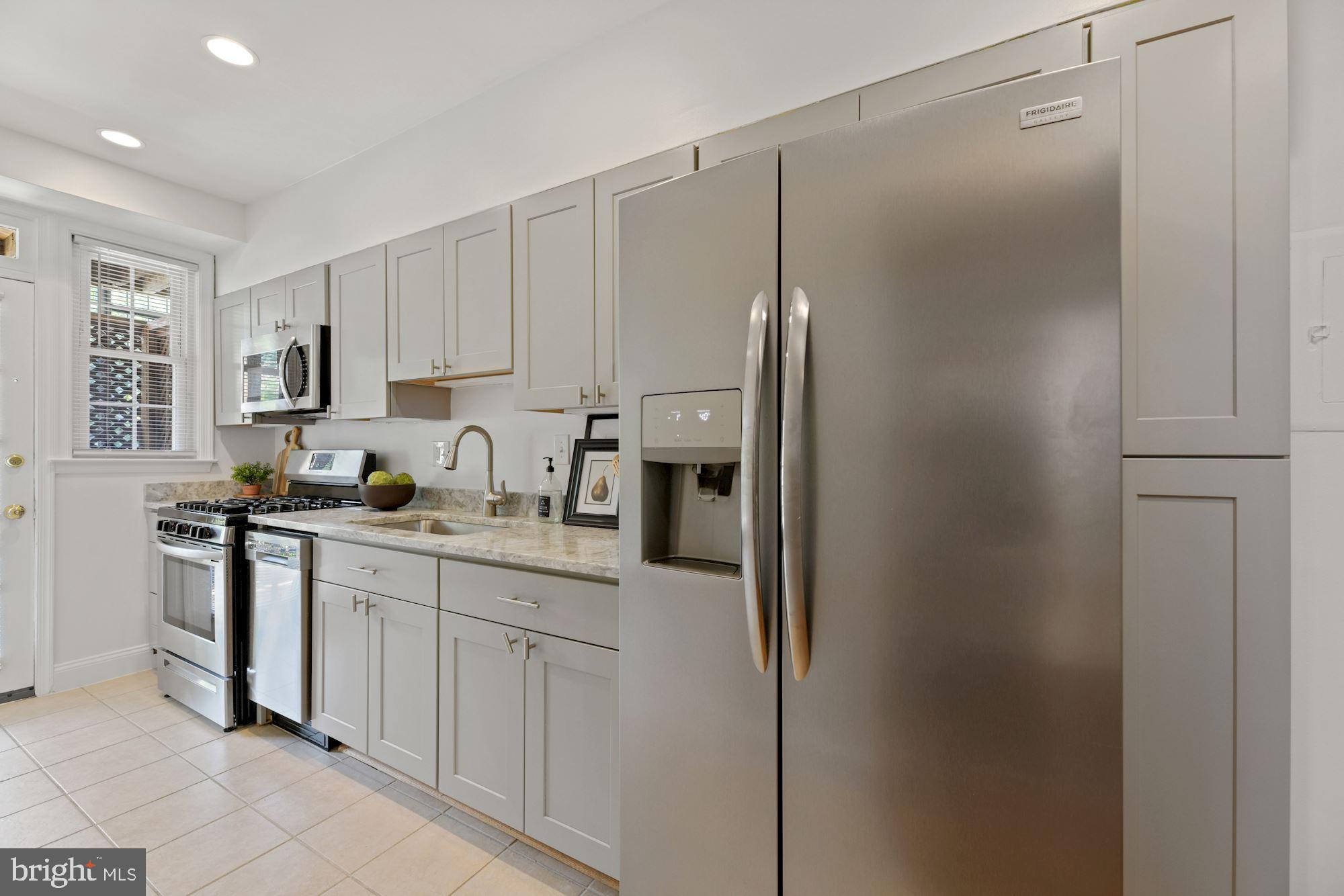 9 Russell Road, Unit A Alexandria, VA 22301 - Photo 10 of 23 Granite countertops and new SS appliances