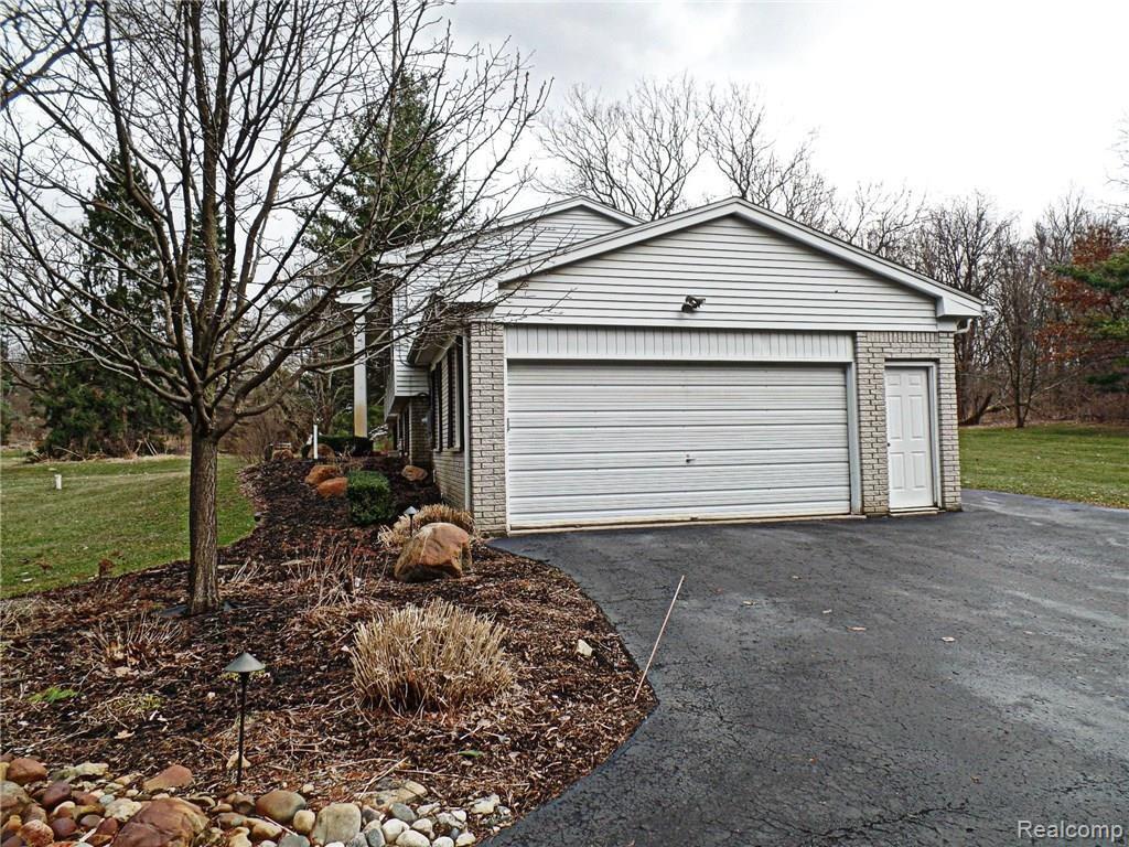 160 North Baldwin Road Oxford, MI 48371 - Photo 37 of 40 SAM_7678.JPG