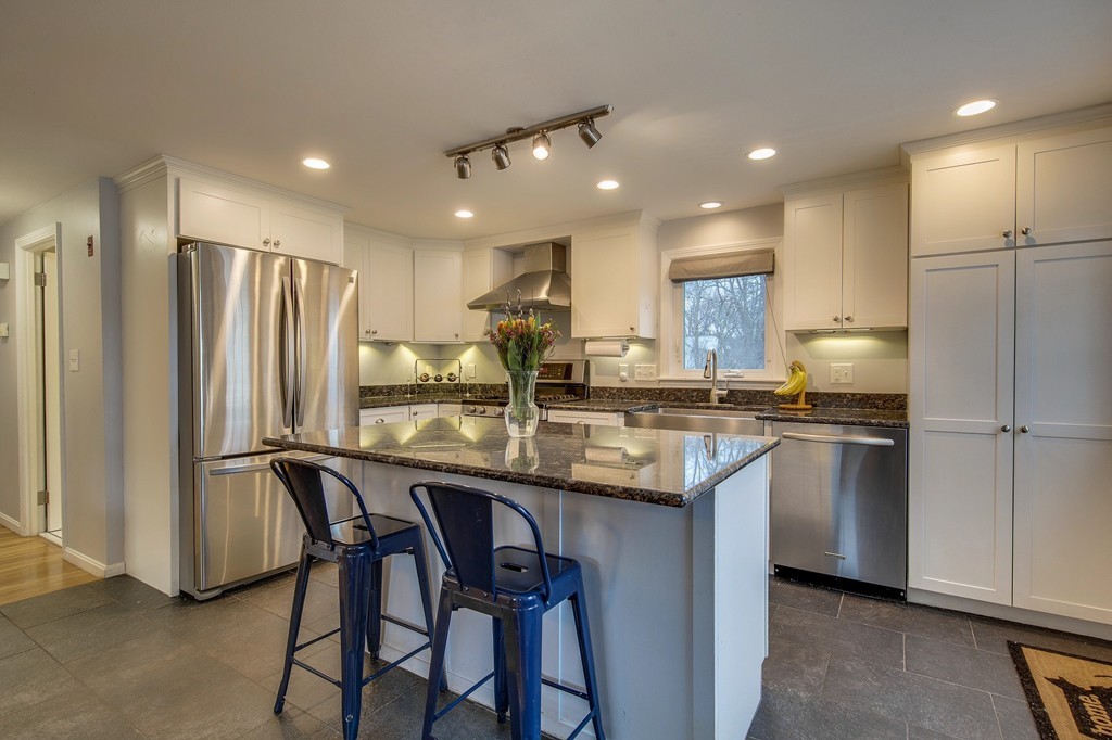 95 Hartwell Road Bedford, MA 01730 - Photo 3 of 26 Gallery Image 3